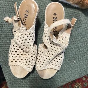 Mudd Women’s White Wedge Sandal Size 8